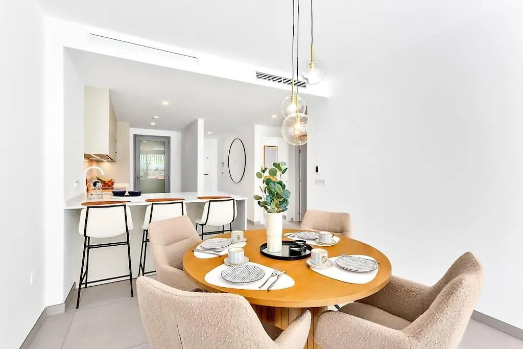 Beachside Retreat In Elviria, Near All Amenities! Μαρμπέλλα Ισπανία