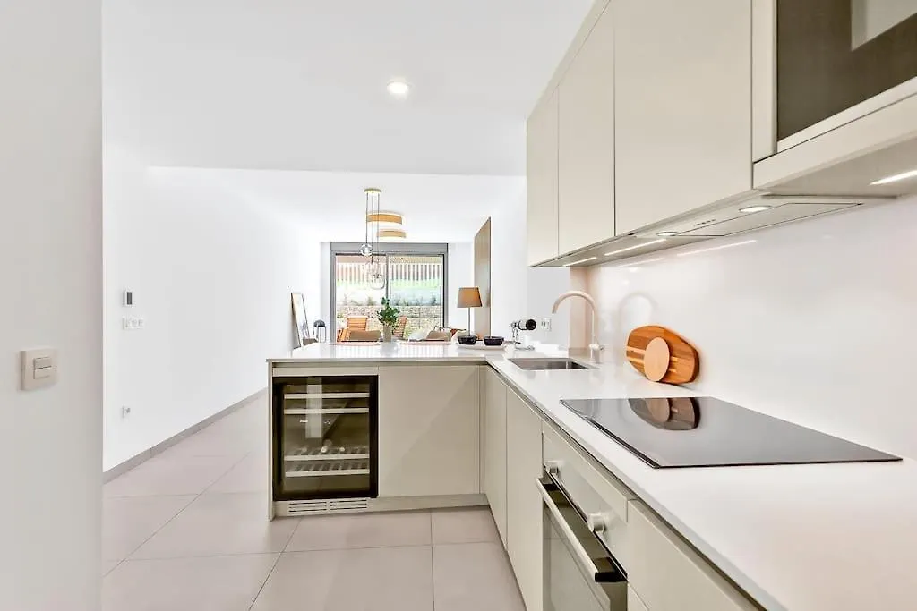 Beachside Retreat In Elviria, Near All Amenities! Μαρμπέλλα